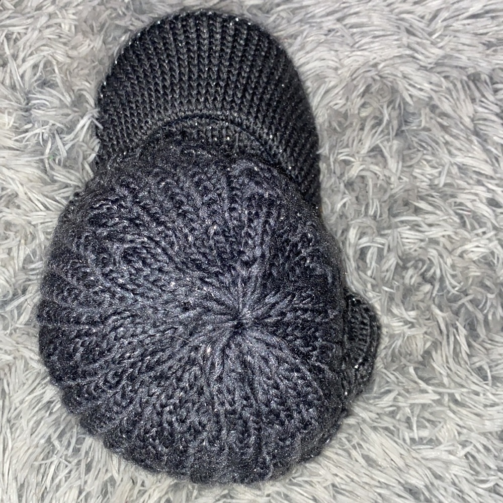 gray winter hat - Picture 4 of 5